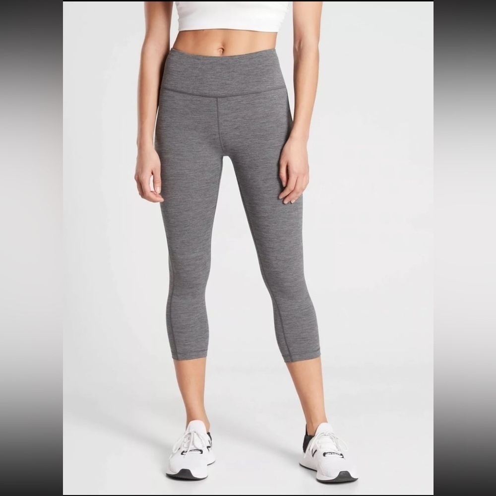 EUC - Athleta Ultimate Stash Pocket Capri - Size XS